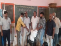 Foodgrain distribution at Tapalwadi, Neral